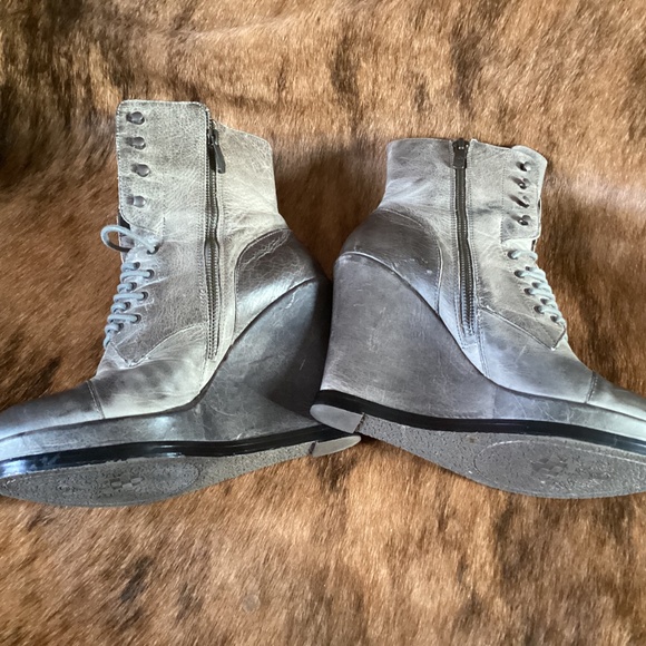 Vince Camuto Gray Leather Lace Up Wedge Boots - Picture 9 of 9